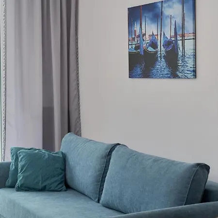 Blue Sky With Parking & Balcony By Renters Apartman