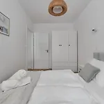 Blue Sky With Parking & Balcony By Renters