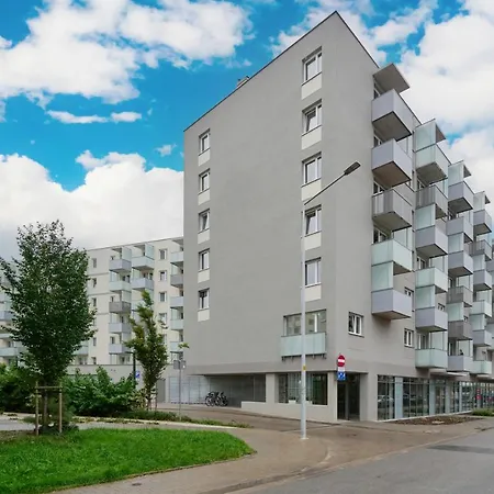 Blue Sky With Parking & Balcony By Renters 아파트 브로츠와프