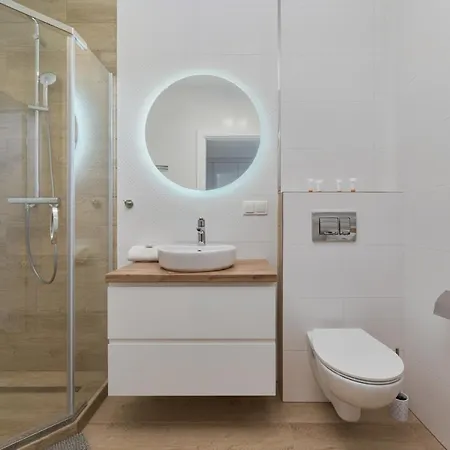 Blue Sky With Parking & Balcony By Renters Апартаменты *