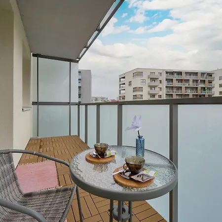 Blue Sky With Parking & Balcony By Renters 아파트 브로츠와프
