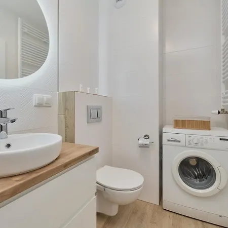 Апартаменты Blue Sky With Parking & Balcony By Renters Вроцлав