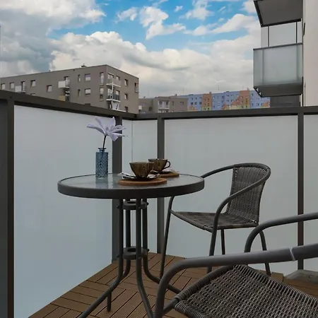 Blue Sky With Parking & Balcony By Renters 아파트 브로츠와프