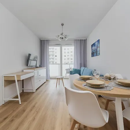 Blue Sky With Parking & Balcony By Renters Апартаменты Вроцлав