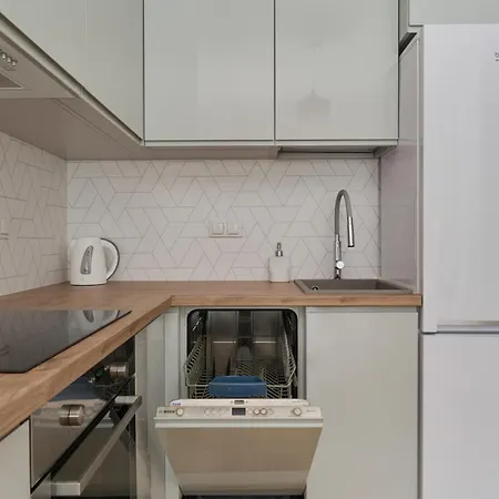 아파트 Blue Sky With Parking & Balcony By Renters *