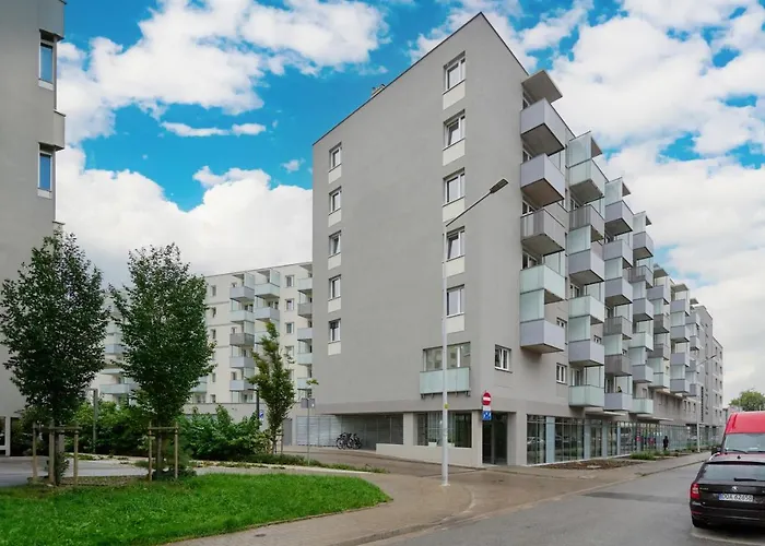 Blue Sky With Parking & Balcony By Renters Appartement Wrocław