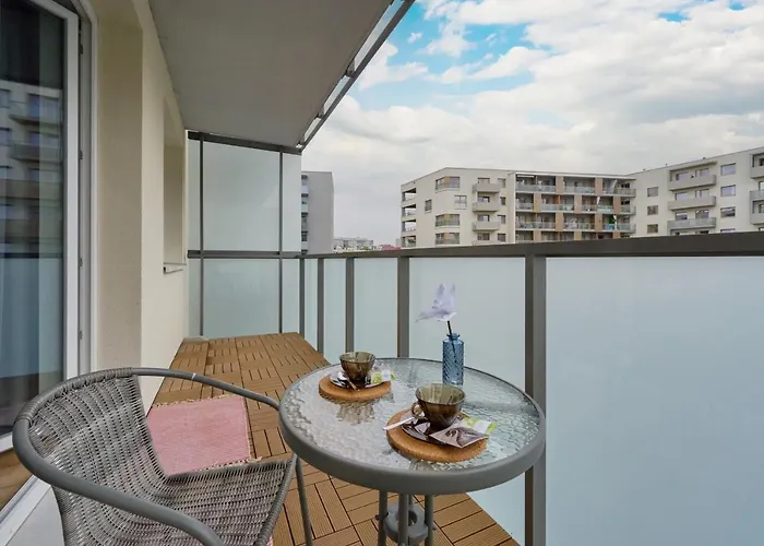 Blue Sky With Parking & Balcony By Renters Appartement Wrocław