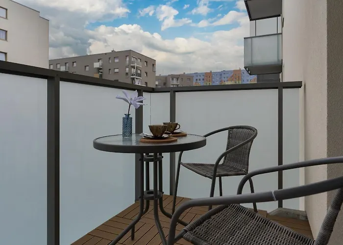 Blue Sky With Parking & Balcony By Renters Appartement Wrocław
