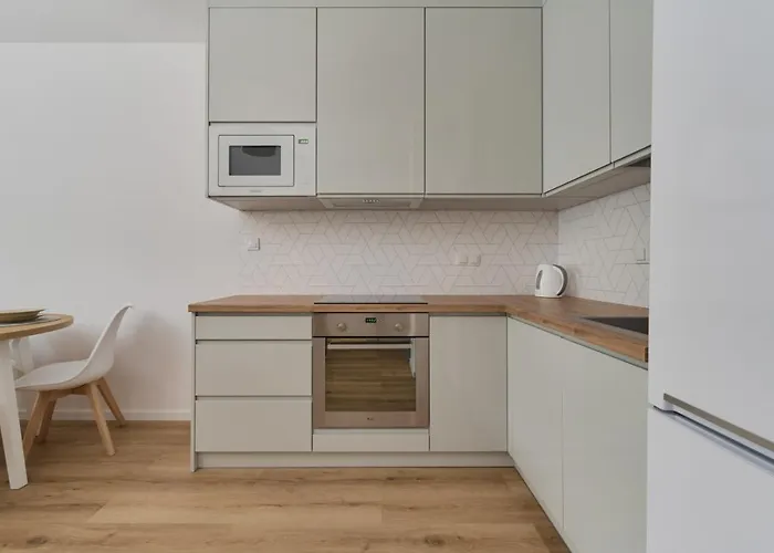 Blue Sky With Parking & Balcony By Renters Appartement Wrocław